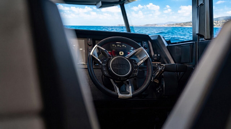 Катер Brabus Shadow 38 Cross Cabin
